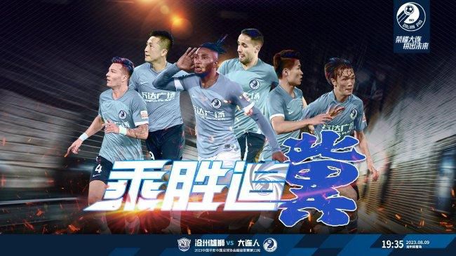 老杨头猛地一拍桌子，放在杨华林面前的茶碗都跳了起来，杨华林吓了一跳，只见老杨头一张脸全黑了，脸上的肌肉都在抽搐。